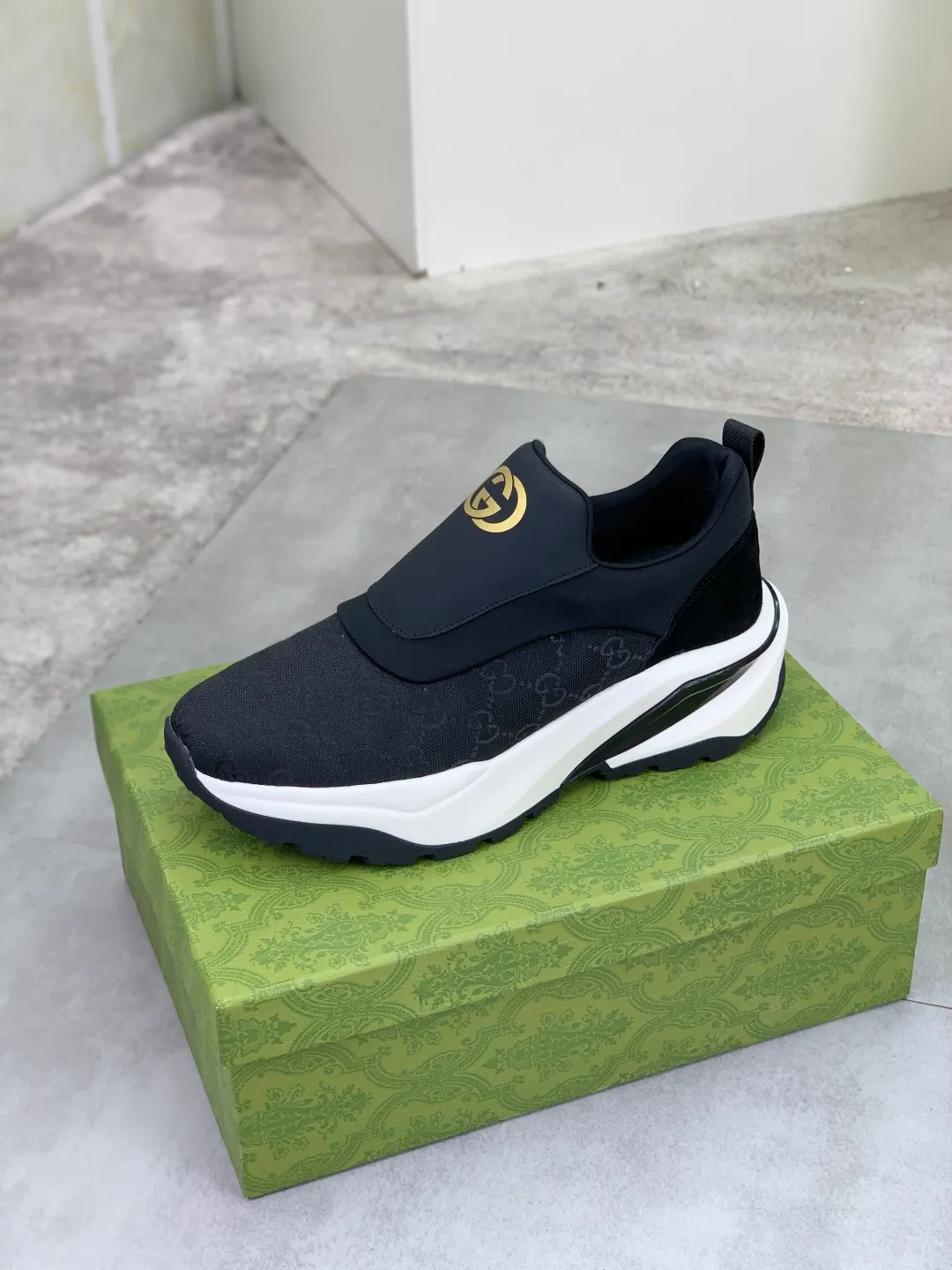 Men's Men's Shoes P440 💰[New Style] 🆘 The latest model from Gucci's official website🎁Classic casual and fashionable men's shoes👟Hot style💥The style is simple and elegant, exclusive for trendy men. Unique official website latest brand elements👑Gucci original decoration, fashionable and generous, the fabric is made of original soft calfskin➕Comfortable soft sheepskin lining ✅The official website specifies wear-resistant foam outsole_full of elasticity, classic model taken in real life🎬Color: 2️⃣colors optional😍Number: 38-44